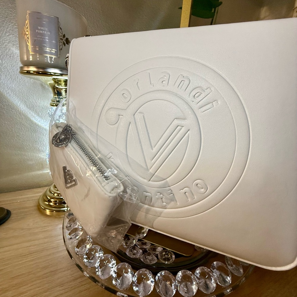 NWT Snow White Valentino Orlandi Handbag and Coin Purse Retail $289 - Picture 4 of 14